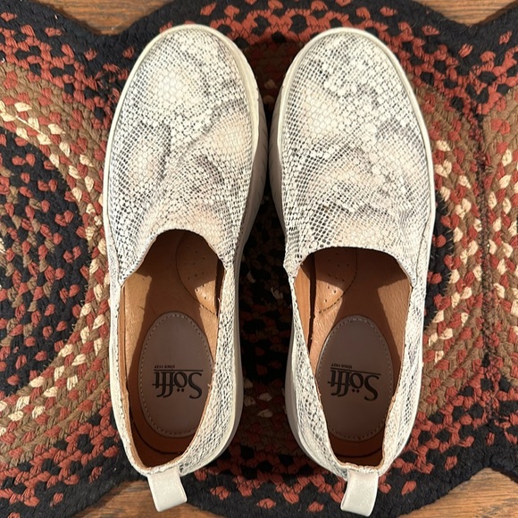 Sofft brand, size 8 1/2, genuine leather slip on sneakers, worn once. - Picture 1 of 7